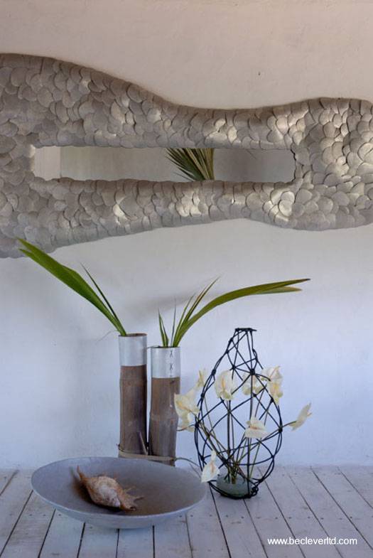 Detalle en el interior de la casa de la selva