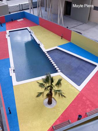 Pileta de natación sector a colores