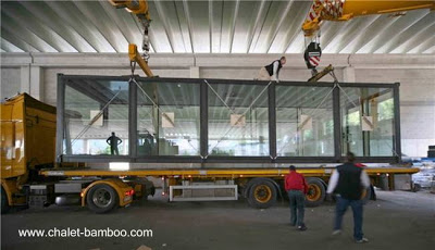 Unidad modular para ensamblar y así construir una casa - Fuente www.chalet-bamboo.com Módulo para la construcción de una casa sobre camión para su entrega