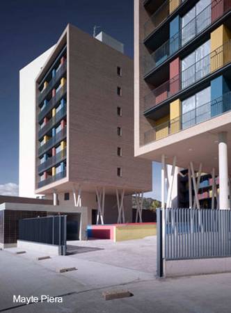 Complejo moderno residencial en España