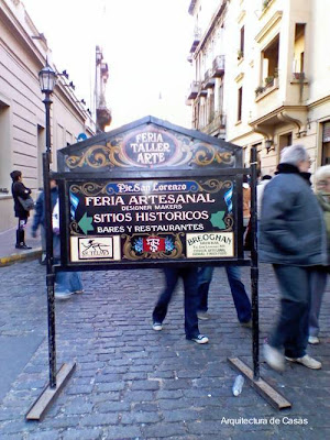 Sector histórico en Buenos Aires con oferta de artesanos Feria de San Telmo en Buenos Aires, Argentina