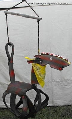 Neumático de automóvil reciclado como columpio infantil Juego de jardín artesanal