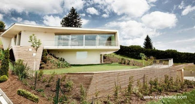 Residencia en un terreno escalonado - Love Architecture Residencia sobre elevada contemporánea en Austria