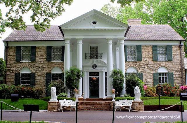 El artista está sepultado en la propiedad - Fuente www.flickr.com Gran casa del sur de Estados Unidos mansión de Elvis Presley