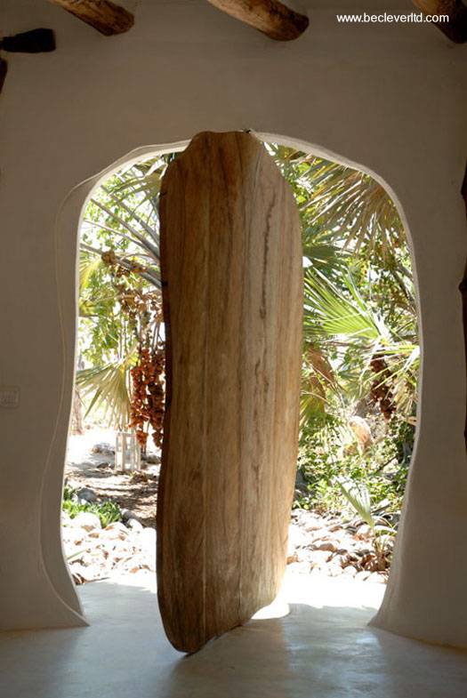 Portón gira sobre pivote central