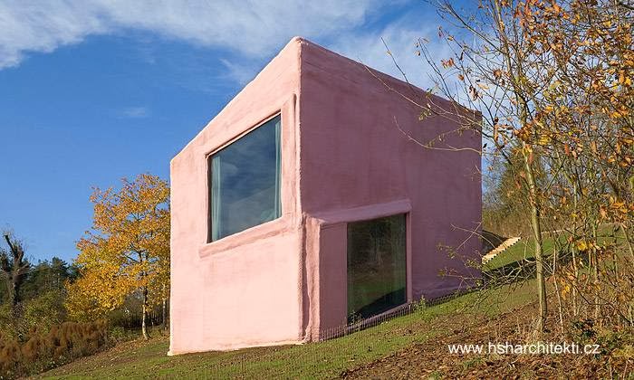 Una vivienda compacta de uso temporario se ve como caja Casa pequeña rural en República Checa