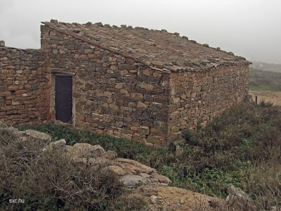 Vivienda rústica de arquitectura vernácula Cabaña de piedra tradicional europea