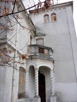 Residencia de estilo con deterioro de las fachadas Foto 6