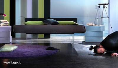 Cama con soportes invisibles parece flotar Cama suspendida falsa