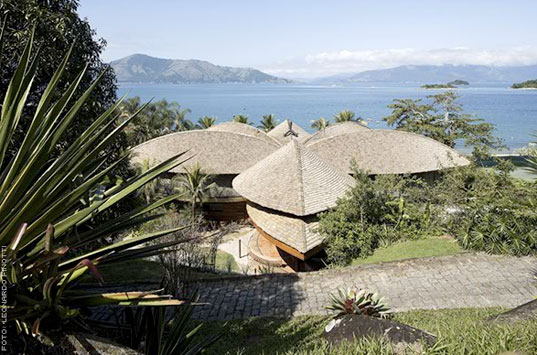 Perspectiva de la casa de Arquitectura tropical diseño orgánico Techos de la casa tropical como hojas de una planta silvestre