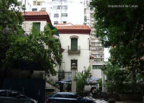 Casa Museo Evita por calle José M. Gutiérrez Fachadas hacia calle José M. Gutiérrez